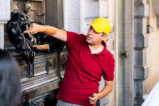Brussels: Historical Walking Tour with Chocolate & Waffle Tasting - The Elegant Square of Place Royale