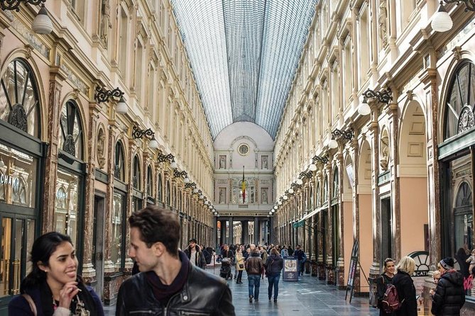 Brussels: Historical Walking Tour with Chocolate & Waffle Tasting - Mont des Arts: Picturesque Views and Quiet Gardens