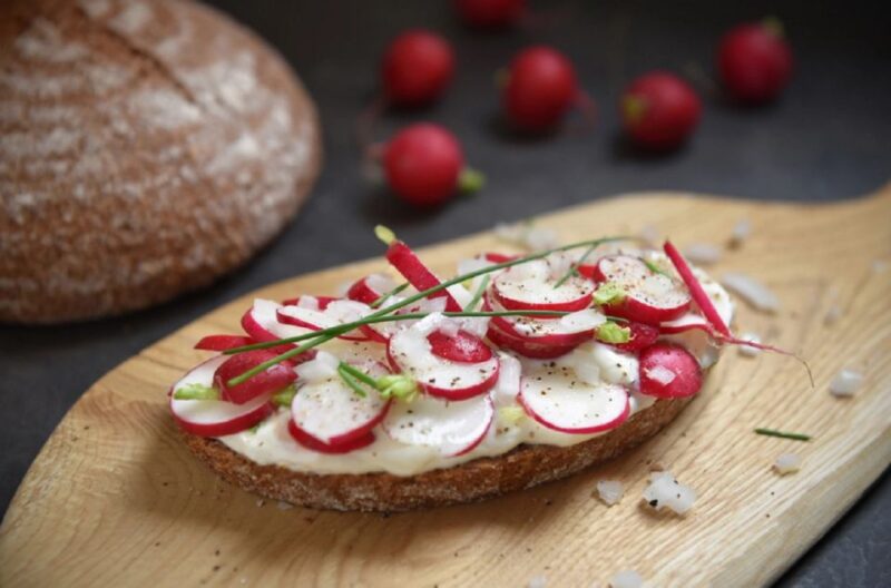 Brussels: Private Tour of Theatre Toone with Snacks and Beer - Accessibility and Suitability