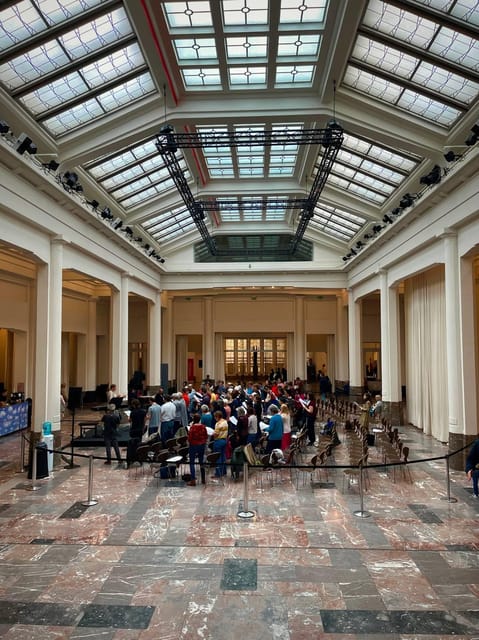 Brussels: Walking tour about Tintin and Belgian Art - Inside the Legendary "Atelier" for French Singers and Songwriters