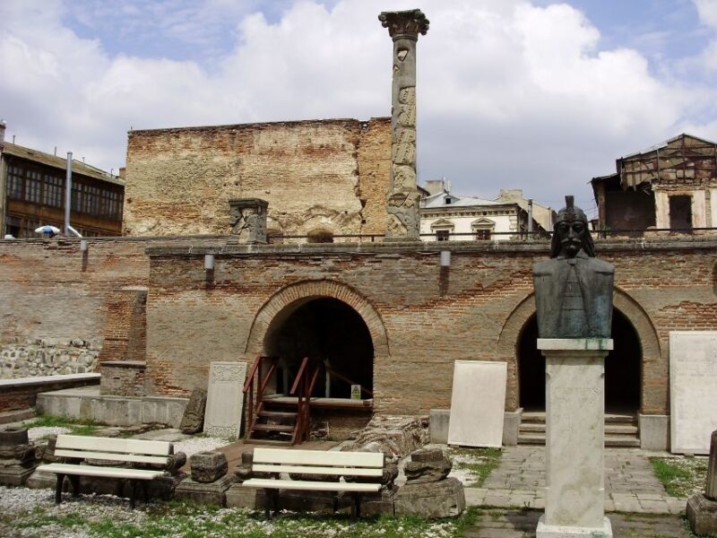 Bucharest: 2-Hour City Highlights Bike Tour - Visiting Bucharest’s Iconic Ceausescu Palace