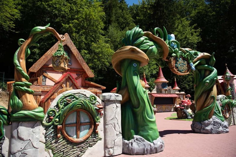 Bucharest: Bear Sanctuary and Draculas Castle Day Trip - Key Points