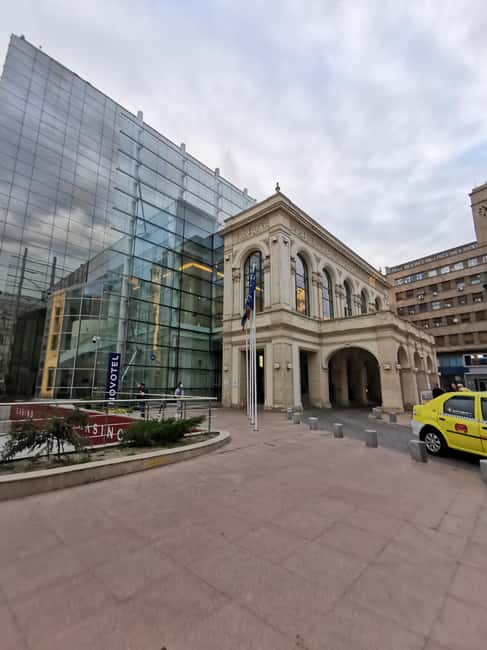 Bucharest city tour: Hop-on Hop-off sightseeing minibus - The Benefits of a Small-Group Format with a Live Guide