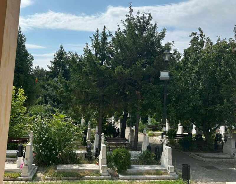 Bucharest: Contrasts of Communism - Small Group Walking Tour - The Contrasts of Bucharest’s Urban Development