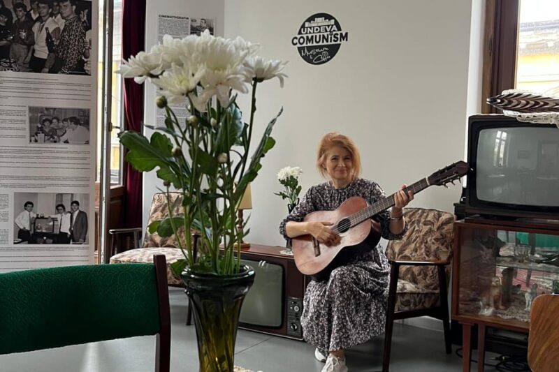 Bucharest: Dinner+Tour at Museum of Communism after closing - Inside the Museum: Exhibits and Interactive Features