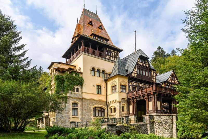 Bucharest Dracula Castles, Wednesday Castles & Peles Castles - Tour Guides: Knowledgeable and Entertaining