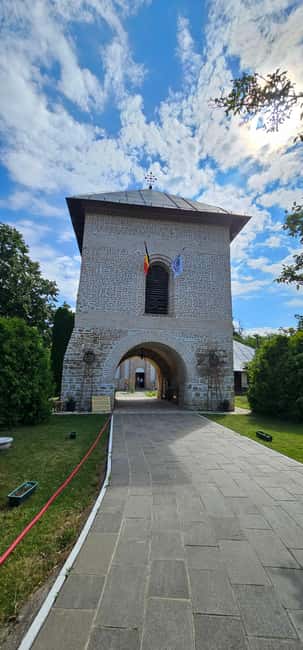 Bucharest: Dracula Tomb Place & Salt Mine Slanic Day Tour - Practical Tips for a Smooth Experience