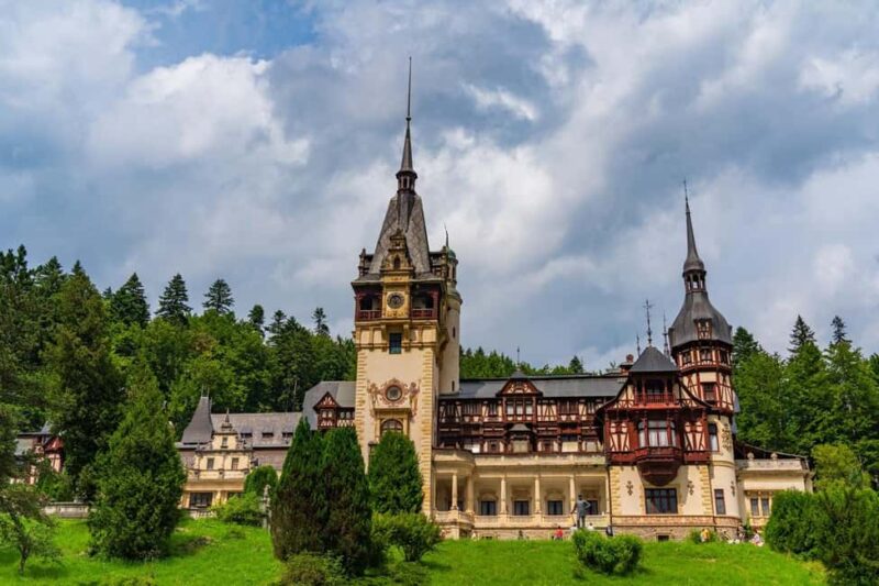 Bucharest: Draculas Castle, Pele Castle & Braov Tour - Exploring Bran Castle, the Legend of Dracula