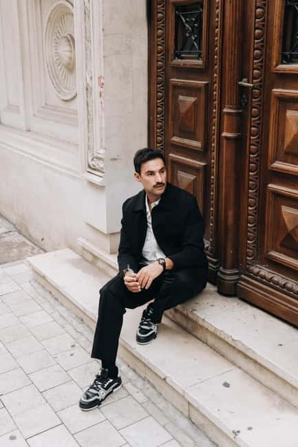 Bucharest: Essential Photo Session in the Charming Streets - Personalized Guidance from Award-Winning Photographers