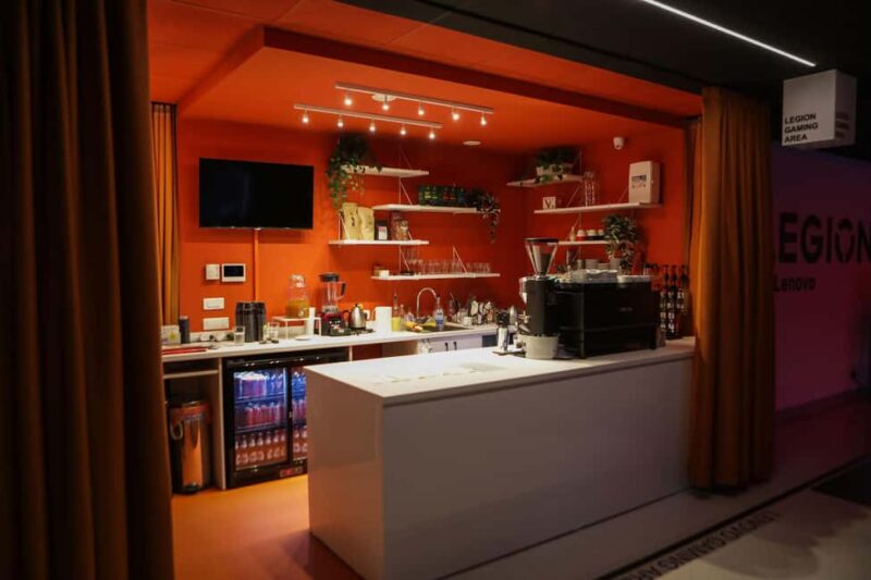 Bucharest: Family VR Adventure with Refreshments - The Role of the Dedicated Game Master