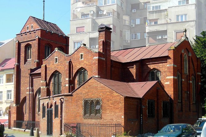 Bucharest Ghosts Stories and Mythology - The Personalities of Guides and Their Storytelling Style