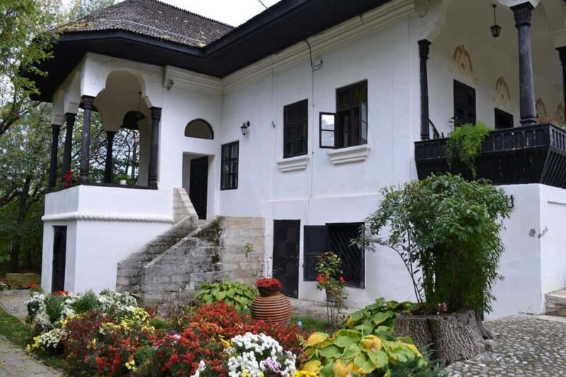 Bucharest: Guided Tour to Bellu Manor & Zamfira Monastery - Scenic Drive Through Dealu Mare Vineyards and Villages