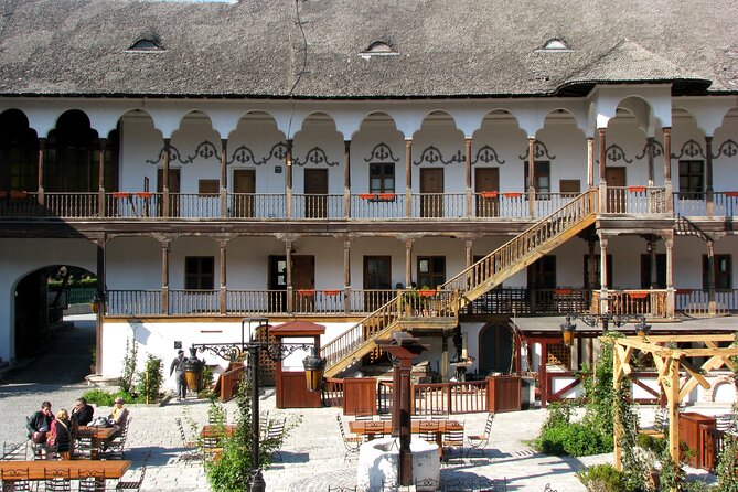 Bucharest Highlights Walking Tour - Exploring the Historic Stops: Manuc’s Inn and Hanul Gabroveni