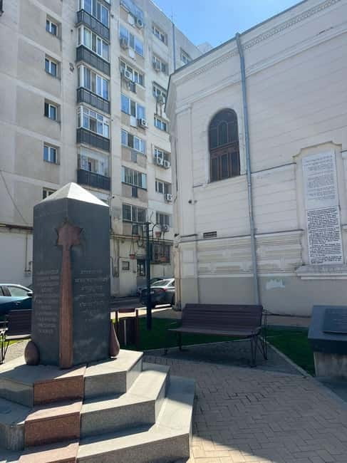 Bucharest: Jewish Heritage Private Walking Tour (group of 8) - Starting Point at Piața Timpului and the Tour’s Introduction