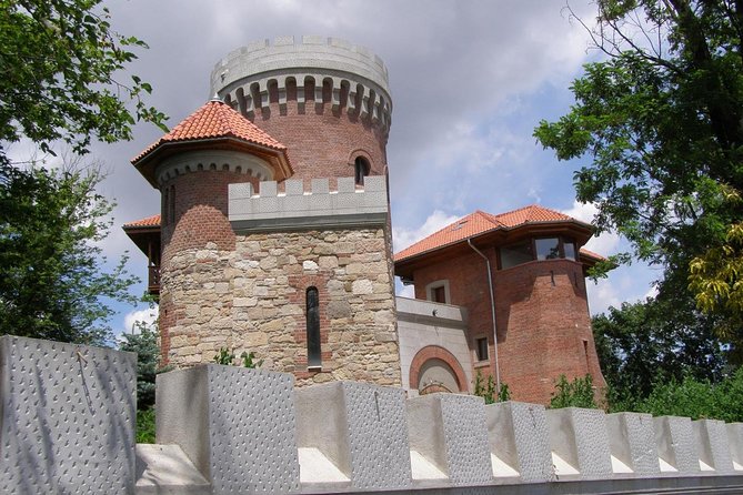 Bucharest Layover Tour (6 - Hour Private City Tour Between Flights) - Flexibility for Night or Day Tours