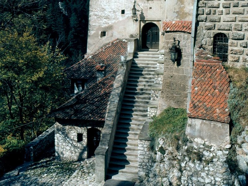 Bucharest: Peles Castle, Dracula's Castle and Brasov Tour - Practical Tips for Tour Participants