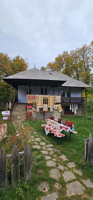 Bucharest short tour Hop-on hop-off format live tourguide - Small-Group Tour with a Personal Touch in Bucharest