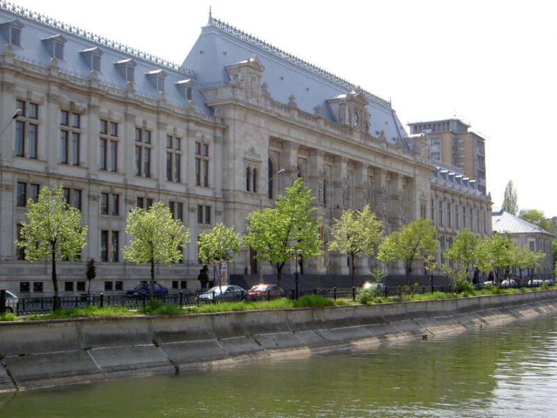 Bucharest Sightseeing Tour - Modern and Historic Sights in a Single Walk