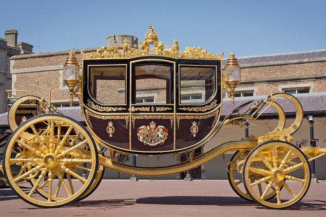 Buckingham Palace: Admission ticket to The Royal Mews - Horse Watching and Training at the Mews