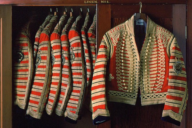 Buckingham Palace: Admission ticket to The Royal Mews - Practical Details: Meeting Point and Accessibility