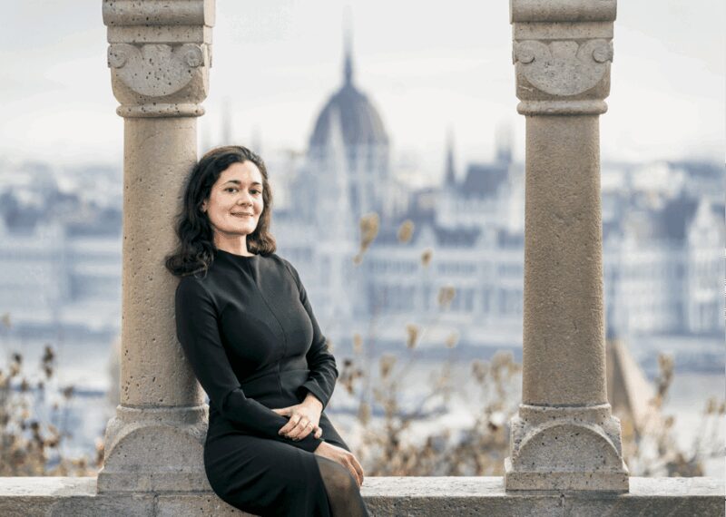 Buda Castle: Group photoshoot with a local guide - Capture Stunning Memories at Buda Castle with a Local Guide
