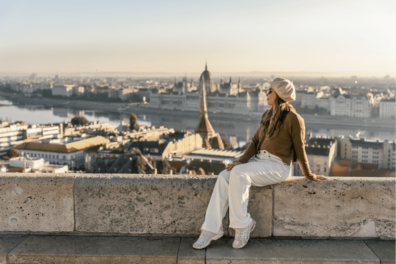 Buda Castle: Group photoshoot with a local guide - Key Points