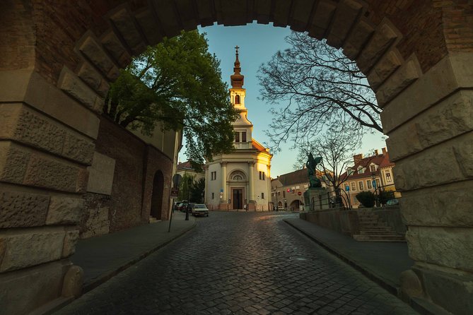 Buda Castle Quarter Walking Tour - Discovering Disz Square and Its Surroundings