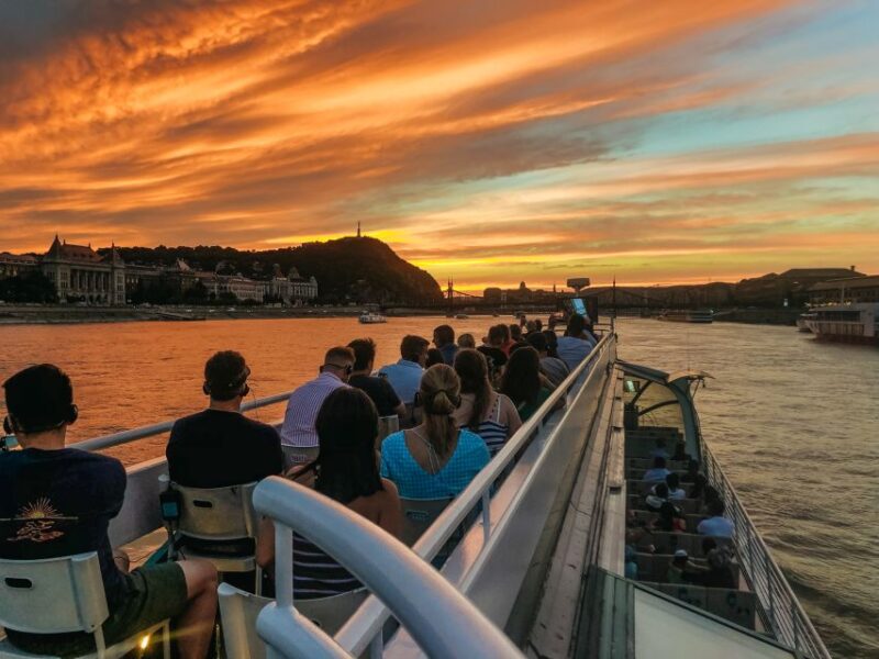 Budapest: 1-Hour Evening Sightseeing Cruise with Drink - The Audio Guide: Knowledge Without Overload