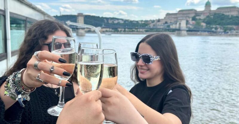 Budapest: 1 hr Sunshine Booze Cruise with Prosecco - Navigating Budapest’s Bridges and Landmarks