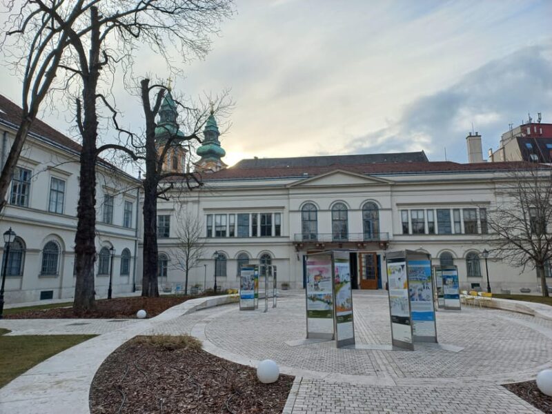 Budapest: 2.5-hour Hidden Sights Private Bike Tour - Starting Point at Zedbikes in Budapest’s City Center