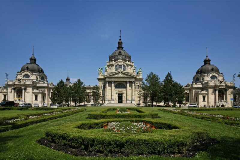 Budapest 3.5 Hour Private Walking Tour with Strudel Stop - Reviews Highlight Excellent Guides and Enjoyable Atmosphere