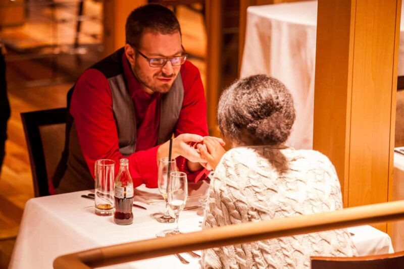 Budapest: 3-Course Dinner for 2 - stationary Boat Restaurant - Elegant 3-Course Dinner for Two on a Stationary Danube Boat in Budapest