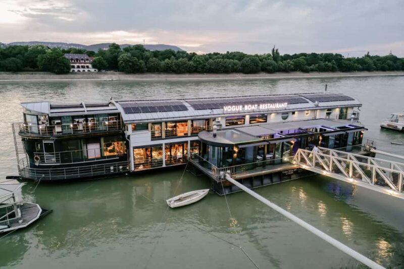 Budapest: 3-Course Dinner for 2 - stationary Boat Restaurant - What the Dinner Experience Includes