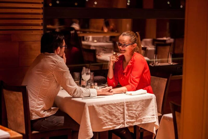 Budapest: 3-Course Dinner for 2 - stationary Boat Restaurant - Enjoying Budapests Cityscape from the Danube