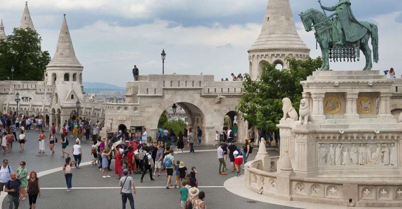 Budapest 3-Hour Walking Tour in Italian - Key Points