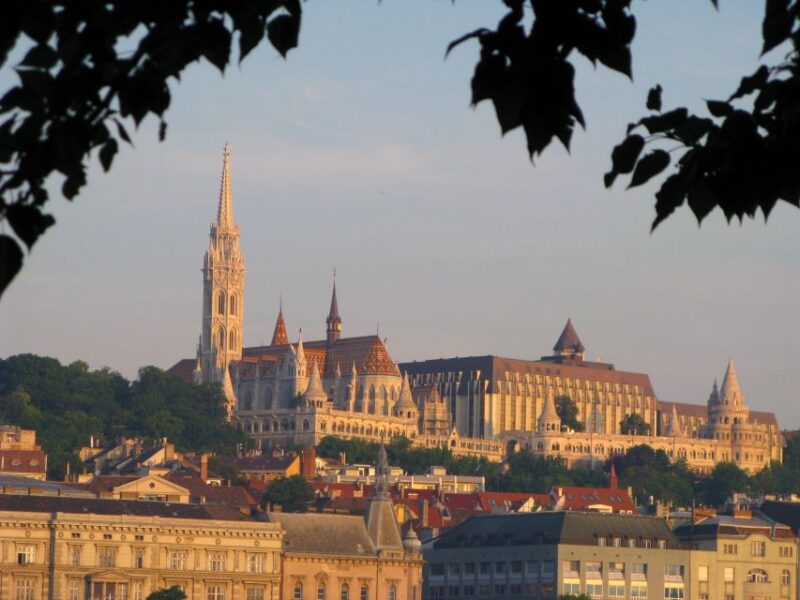 Budapest: 3-Hour Walking Tour of Pest with a Historian - The Guide’s Expertise and Engaging Style