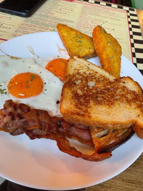 Budapest: 4-hour Bottomless Brunch w/ Cocktails & Craft Beer - Budapest’s Best Bottomless Brunch: Craft Beer, Cocktails, and American Breakfast Classics