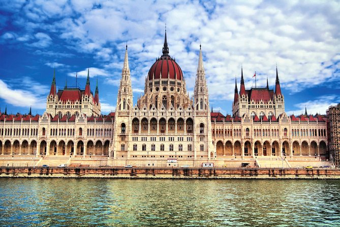 Budapest Airport Transfers: Budapest City to Budapest Airport BUD in Luxury Van - Who Will Benefit Most from This Luxury Transfer?