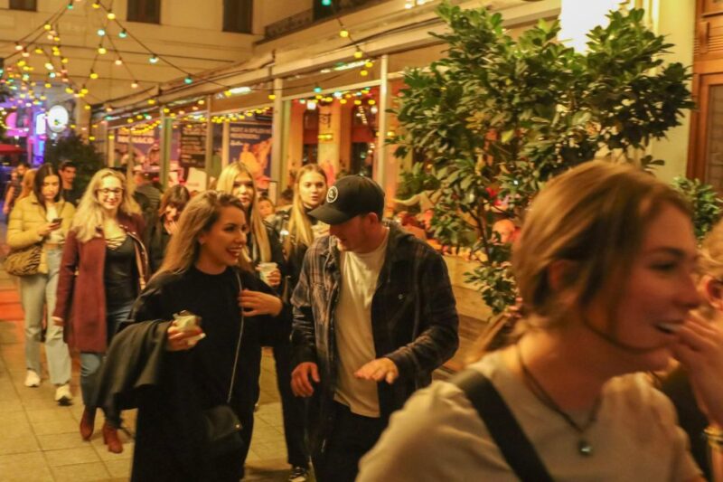 Budapest: Bar Night Walking Tour with Local Drinks - Finish at Füge Udvar: Wrapping Up the Night