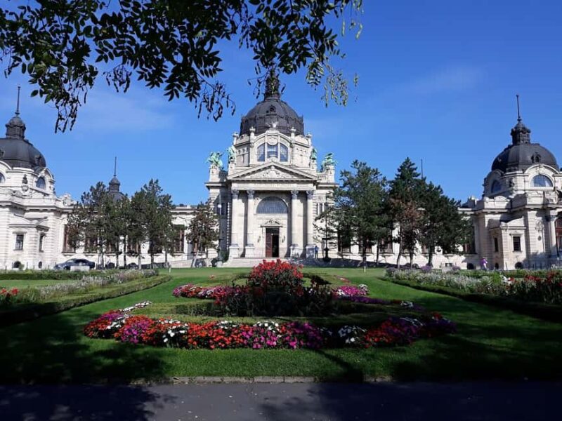 Budapest: Best Gardens Walking Tour & Folk Music Performance - Unique Aspects That Set This Tour Apart