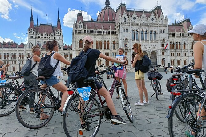 Budapest Bike Tour with Hungarian Goulash - The Goulash Meal: A Hearty Taste of Hungary