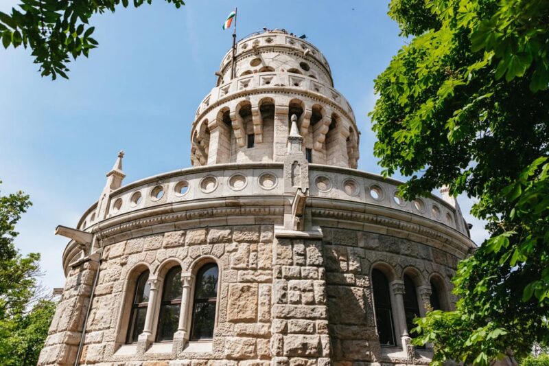 Budapest: Buda Hills Guided Hiking Tour with Optional Lunch - The Guide and Storytelling Style