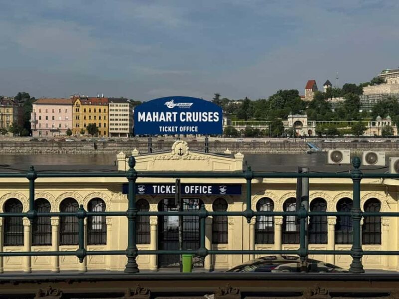 Budapest: By Night Sightseeing Cruise with Welcome Drink - Comparing This Cruise to Similar Options