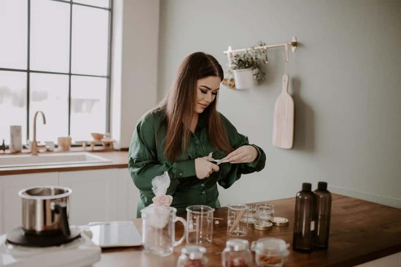 Budapest: Candle Making Masterclass with 5 Candles to Make - Key Points