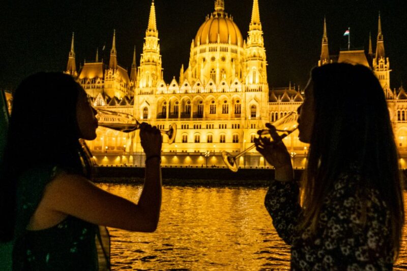 Budapest: Candlelit Dinner River Cruise with Live Music - Experience Budapest’s Nighttime Charm on a Candlelit Dinner River Cruise