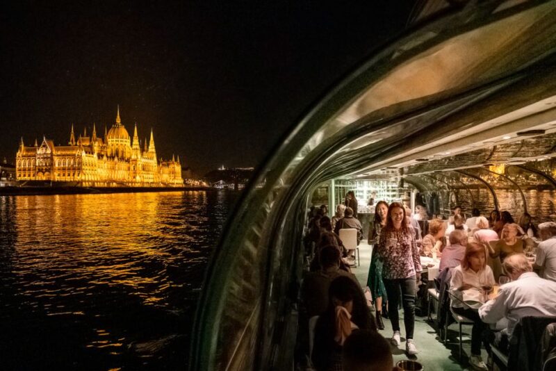 Budapest: Candlelit Dinner River Cruise with Live Music - Landmark Views: From Parliament to Margaret Island