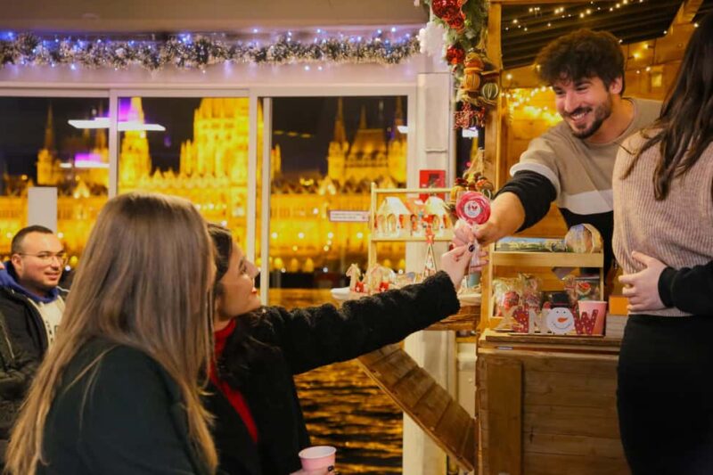 Budapest: Christmas Market Cruise with 1 Drink - Key Points
