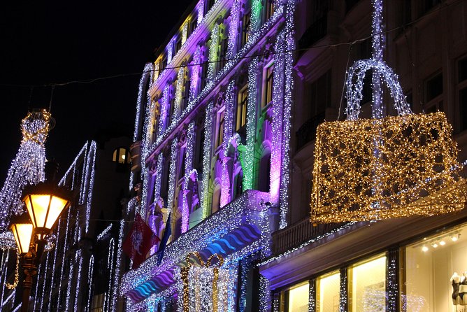 Budapest Christmas Walking Tour & Entry to St Stephen's Basilica - Visiting St. Stephen’s Basilica with Guided Tour