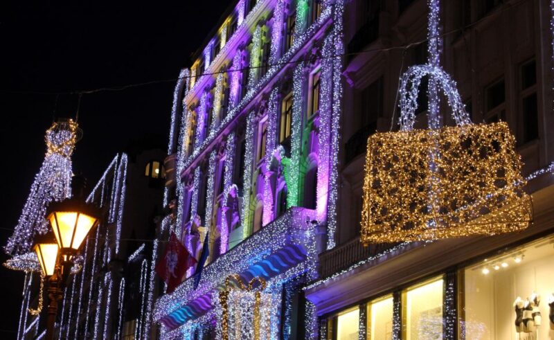 Budapest Christmas Walking Tour w Entry to Basilica - Guided Tour of St. Stephens Basilica