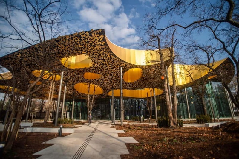 Budapest: City Park- True Crime of Hungary- Walking Tour - Budapest’s City Park Comes Alive at Night with True Crime Stories